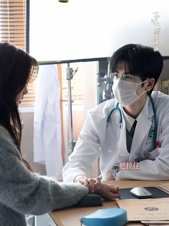 Khoảnh Khắc Trái Tim Khựng Lại