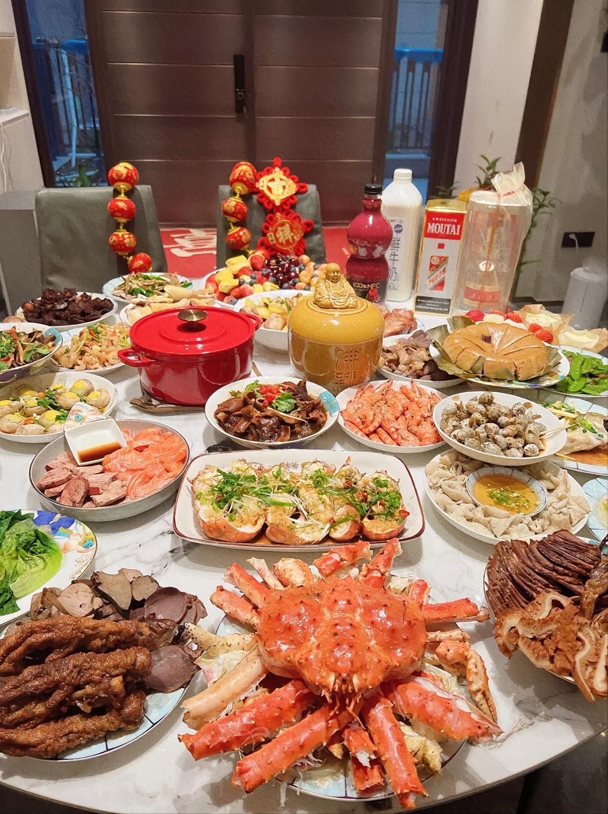 Bạn Đồng Nghiệp Nhiệt Tình Của Chồng Tôi